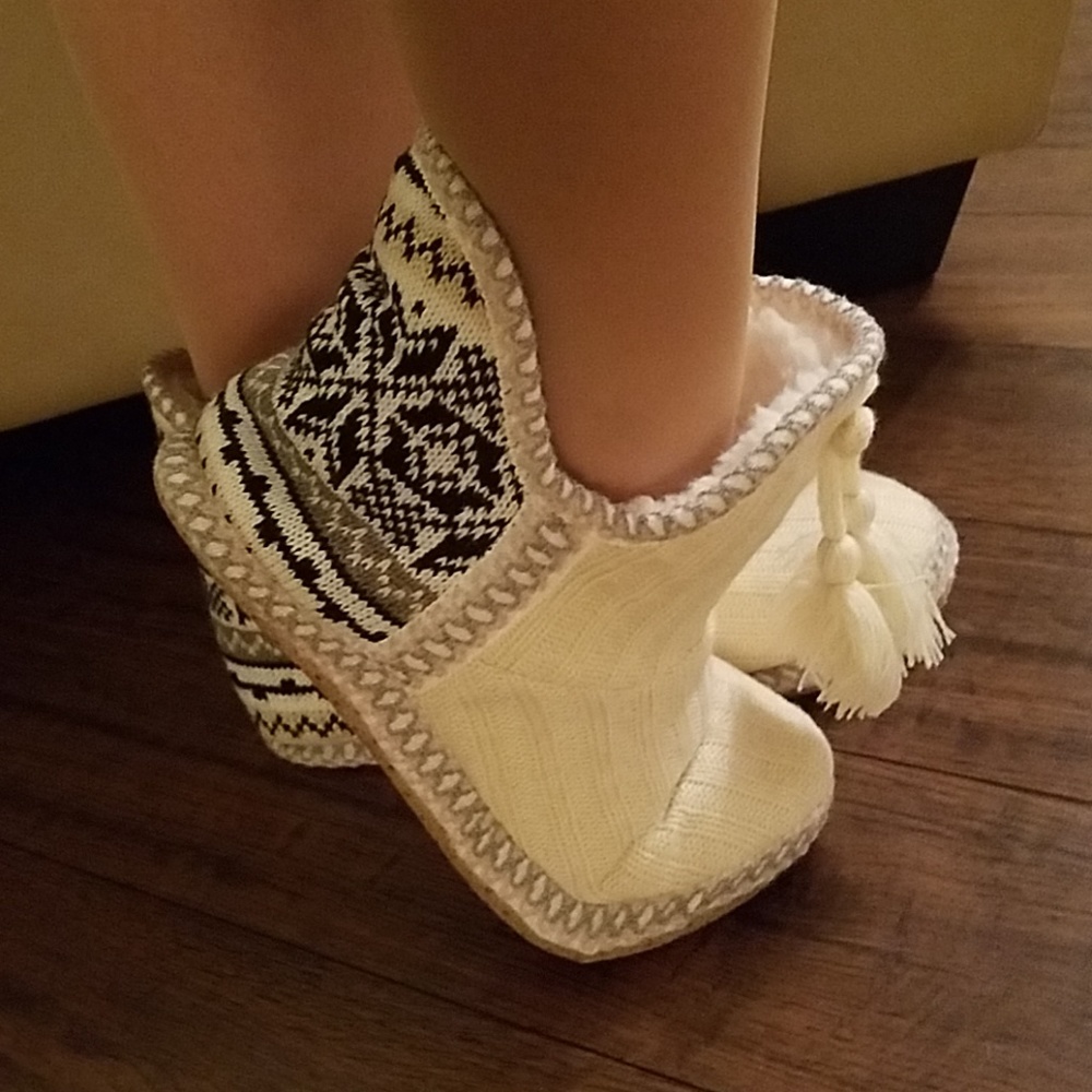 Women's Nordic Tassel Slippers